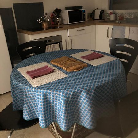 Logement Neuf Centre Du Village Aux Pieds Du Chateau Grimaud Buitenkant foto