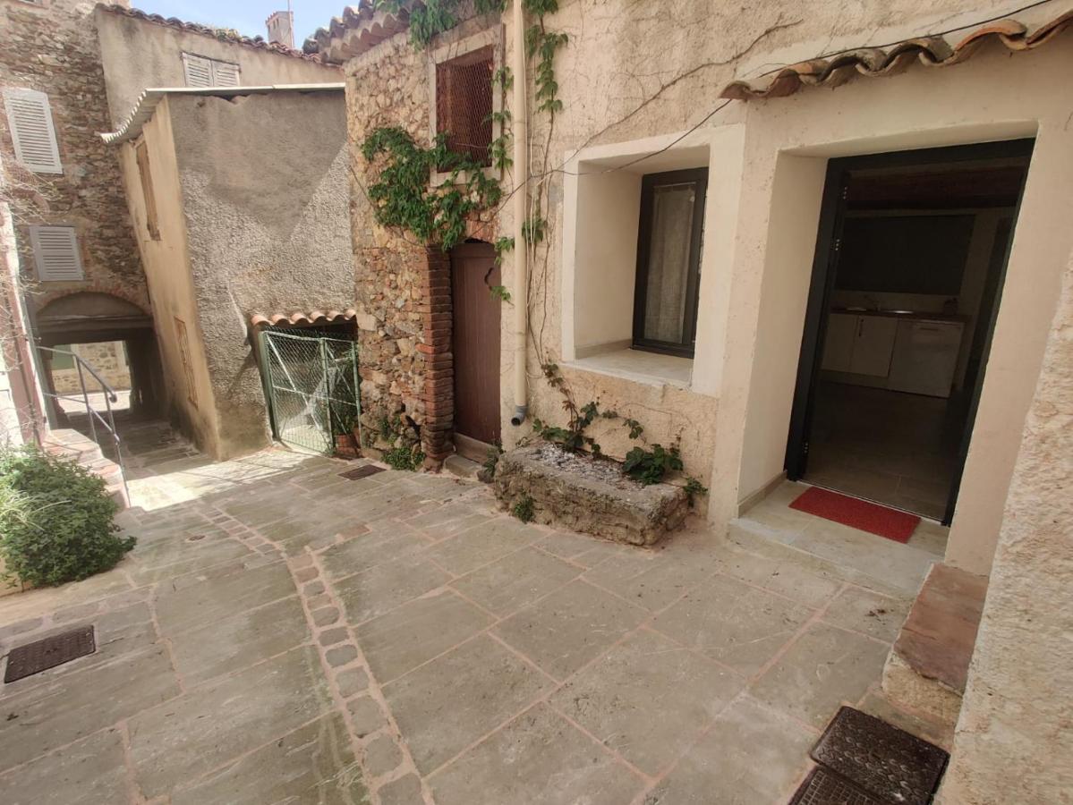 Logement Neuf Centre Du Village Aux Pieds Du Chateau Grimaud Buitenkant foto